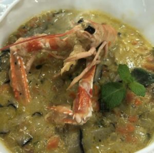 Zuppetta orientale con scampi e verdure