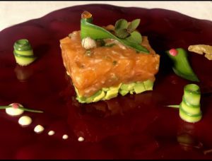 Tartare di salmone fresco e avocado con capperini ,erba cipollina e Gobu Tamari Premium