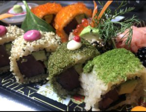 Uramaki  (8 roll) con  il filetto di tonno  "Quality Sashimi"  e avocado hass maturato in pianta - immagine 2