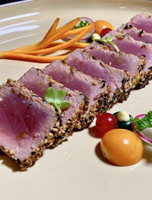 Tagliata di tonno al sesamo   ビヨリ
